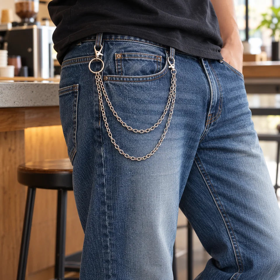 Double-strand chain with blue jeans at a cafe